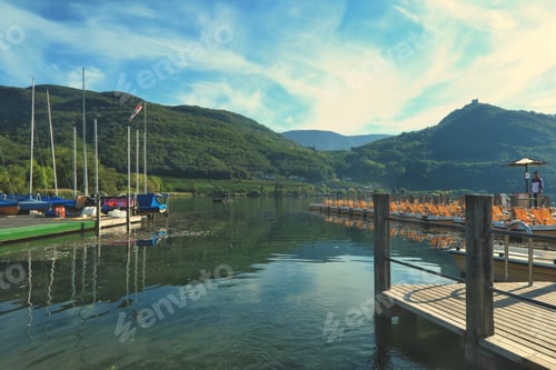 Vorschau: Hafen, Pier, Boote, Berge, See, Italien, sonniger Tag, Alpen