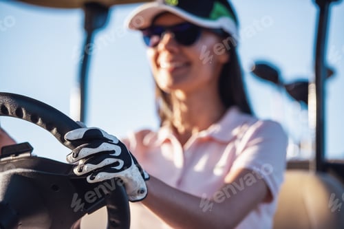 Preview: Woman playing golf