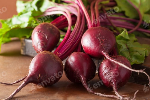Preview: fresh beetroot on wooden background