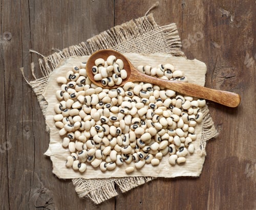 Preview: Black eyed peas with a spoon