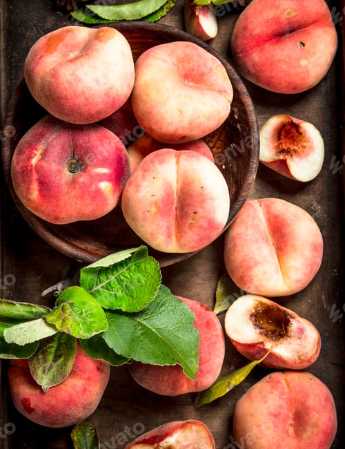 Preview: Ripe peaches on a wooden tray.
