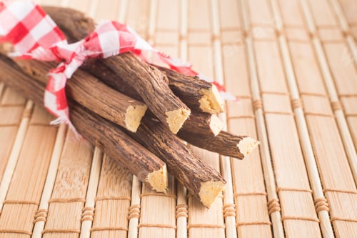 Preview: pieces of licorice root on the table - Glycyrrhiza glabra