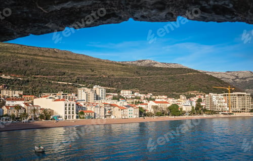 Preview: View of the stony beach in Petrovac