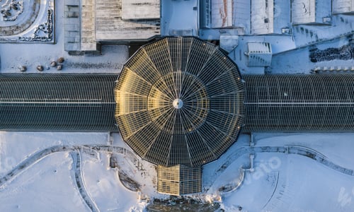 Preview: Aerial shot of a historical building with a dome in a snowy area