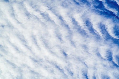 Preview: Beautiful wispy clouds creating patterns in a blue sky