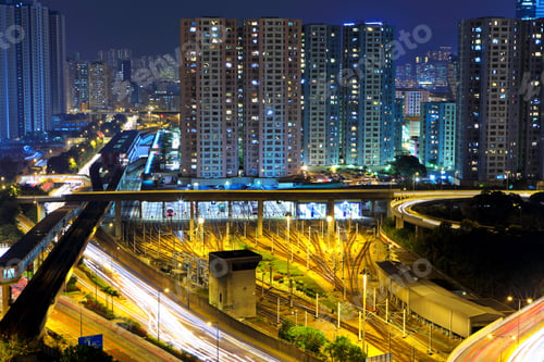 Preview: traffic light through city at night