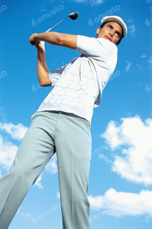 Preview: Man playing golf