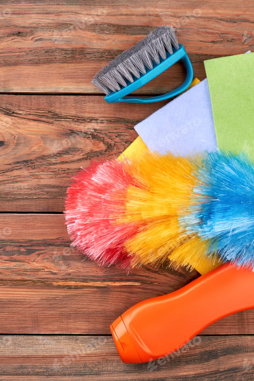 Preview: Set of brushes and detergent for cleaning.