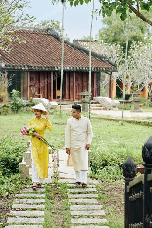 Preview: Just Married Vietnamese Couple