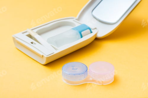 Preview: Accessories for storing lenses: container, a bottle of liquid, tweezers and case