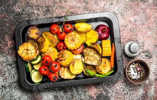 Preview: Grilled vegetables on a baking sheet.
