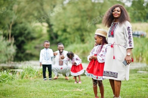 Preview: African family in traditional clothes