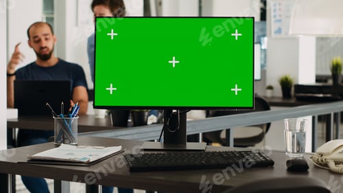 Preview: Computer desktop with greenscreen