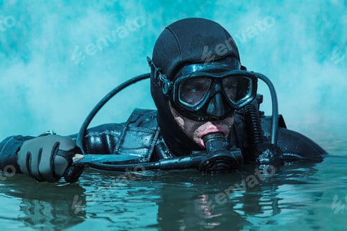 Preview: Frogman with weapons