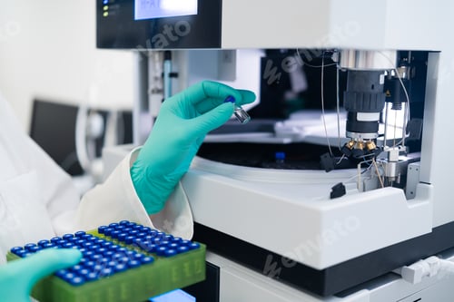 Preview: Close up of woman chemist operating HPLC autosampler for sample preparation