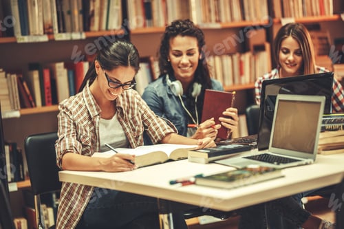 Preview: Students in the library