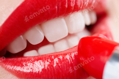 Preview: Luminous red lips