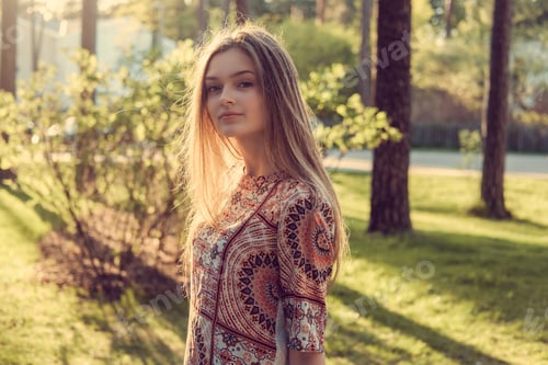 Preview: A girl in an autumn park.