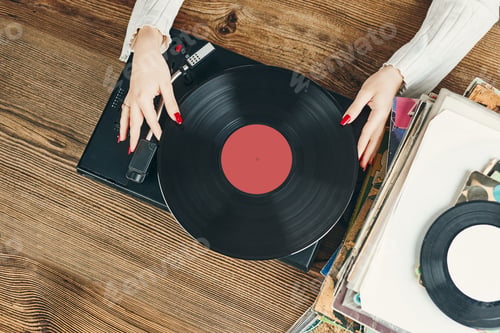 Preview: Listening to music from vinyl record. Analog equipment. Retro music. Vintage style. Fashionable