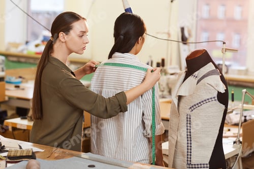 Preview: Tailor working with customer