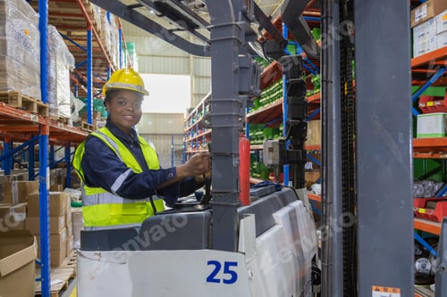 Preview: Store clerks inspect products, warehouses, industrial and logistics supply chains.