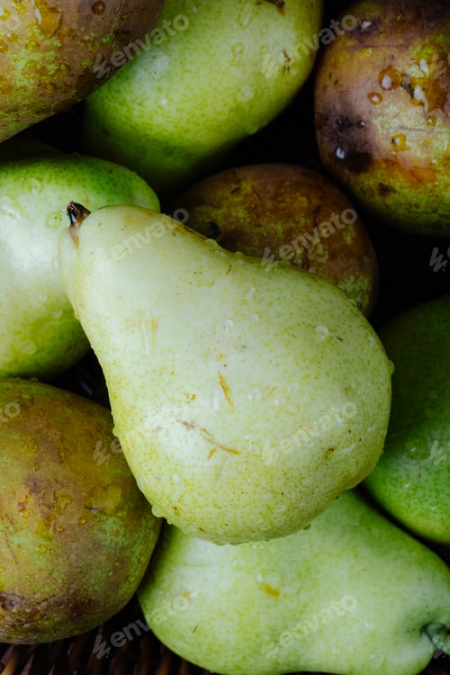 Preview: close up view of fresh ripe pears with water drops in a wicker basket