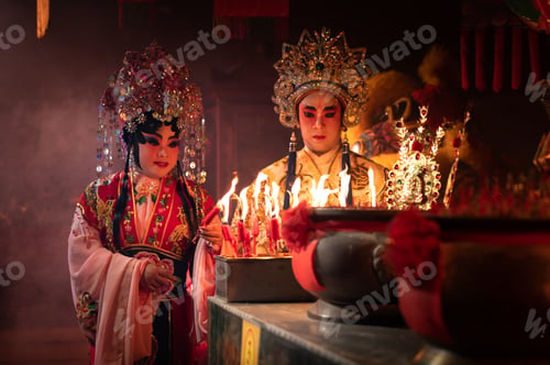 Preview: Male and female Chinese opera actors Light a candle