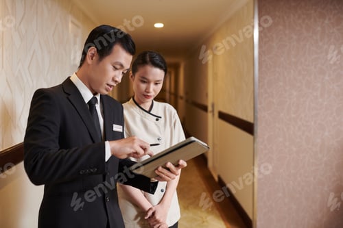 Preview: Hotel Workers Planning Work