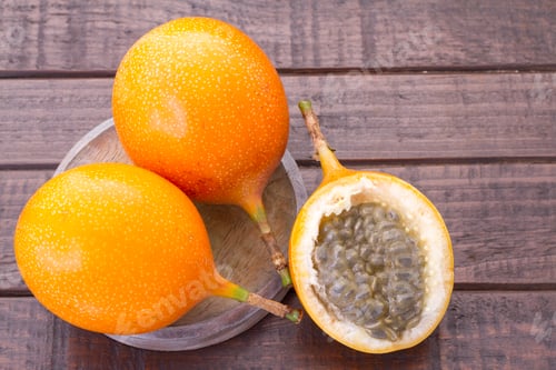 Preview: Passion fruit granadilla on the table - Passiflora ligularis