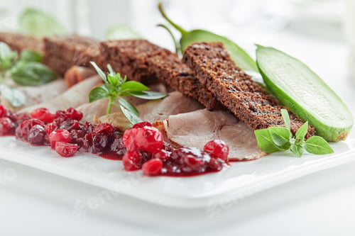 Vorschau: Sliced Beef or Pork with Marinated Vegetables and Sauce. Beautifully decorated catering banquet menu