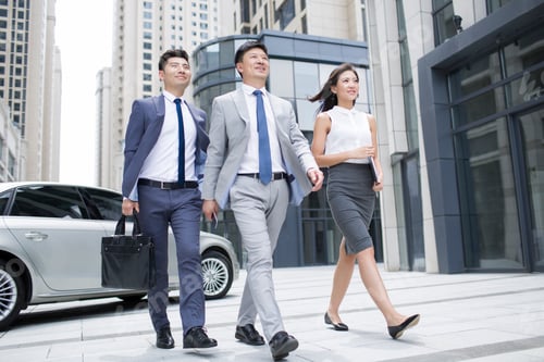 Preview: Confident business team on the move