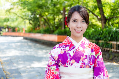 Preview: Woman wearing kimono in Kyoto