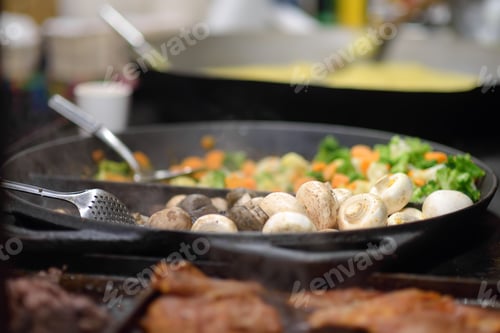 Preview: Hot vegetarian food with vegetables and mushrooms on Krakow Christmas market