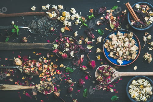 Preview: Wooden spoons with dry herbs, flower buds and tea leaves