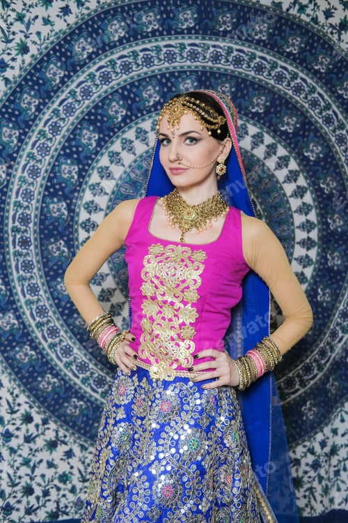 Preview: Portrait Of A Female Model In Ethnic Indian Costume With Jewellery And Traditional Makeup.
