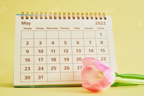 Preview: Calendar and flowers close up