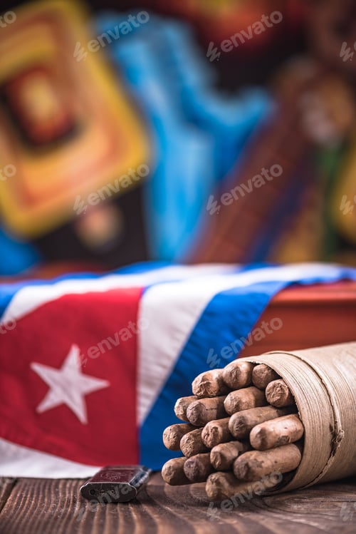 Preview: Bunch of handmade Cuban cigars