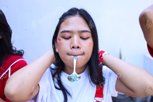 Preview: Indonesian Spoon Marbles Ready To Race
