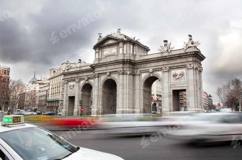Preview: Time lapse view of traffic in city