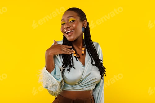 Preview: Gorgeous Black Woman With Bright Makeup Posing On Yellow Background