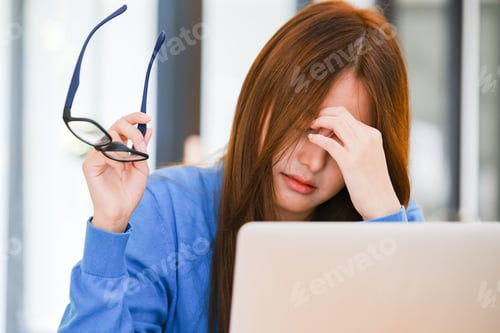 Preview: Businesswoman covering her face with both hands with the stress of work.