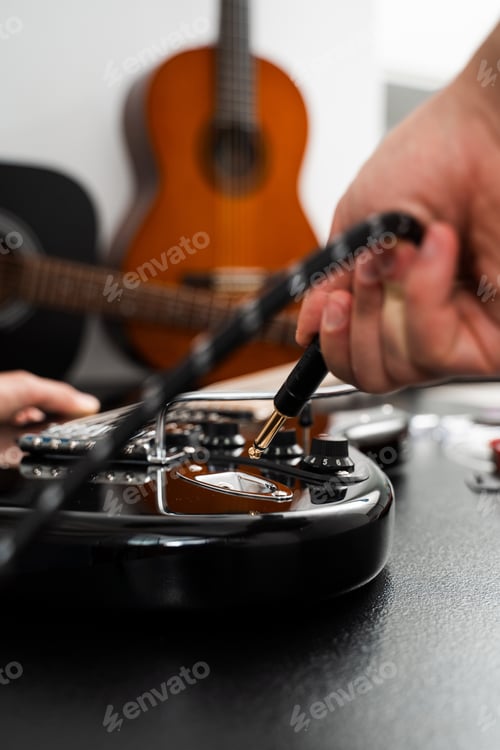 Preview: Connecting cable to electric guitar jack for live performance signal