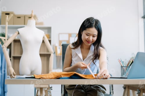 Preview: Freelance job home business, women online seller.