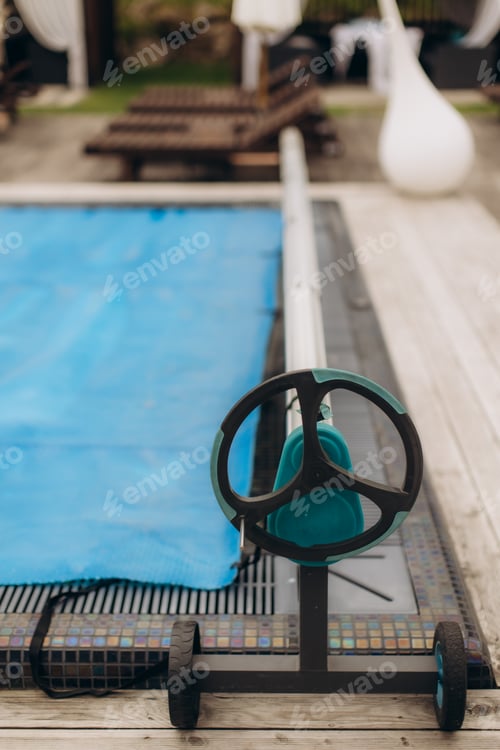 Preview: Crank for rolling up cover on outdoor swimming pool