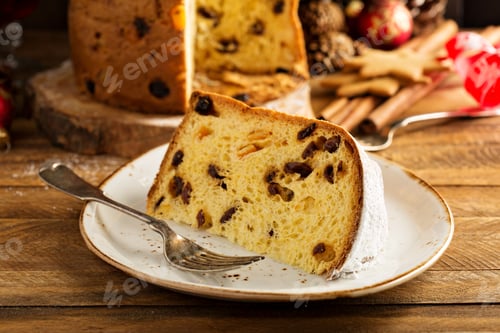 Preview: Traditional Christmas panettone with dried fruits