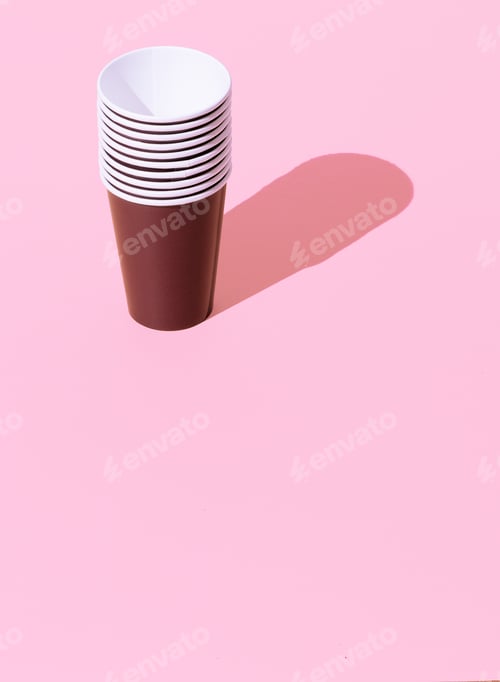 Preview: Coffee plastic cups in isometric on pink background. Minimal. Still life art. Plastic free concept