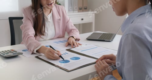 Preview: Business Discussion and Analysis in Professional Workplace