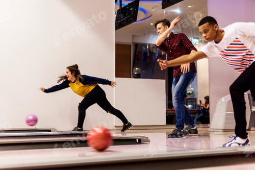 Preview: Friends playing bowling together
