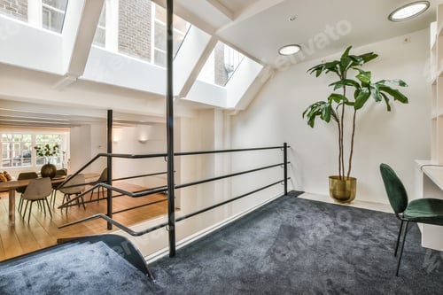 Aperçu: Stylish staircase hall