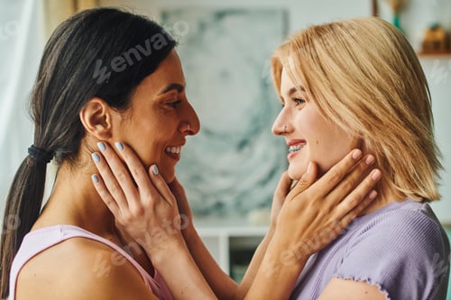 Preview: A loving embrace in the cozy home